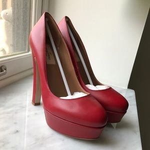 Brand new Valentino red platform pumps in 38